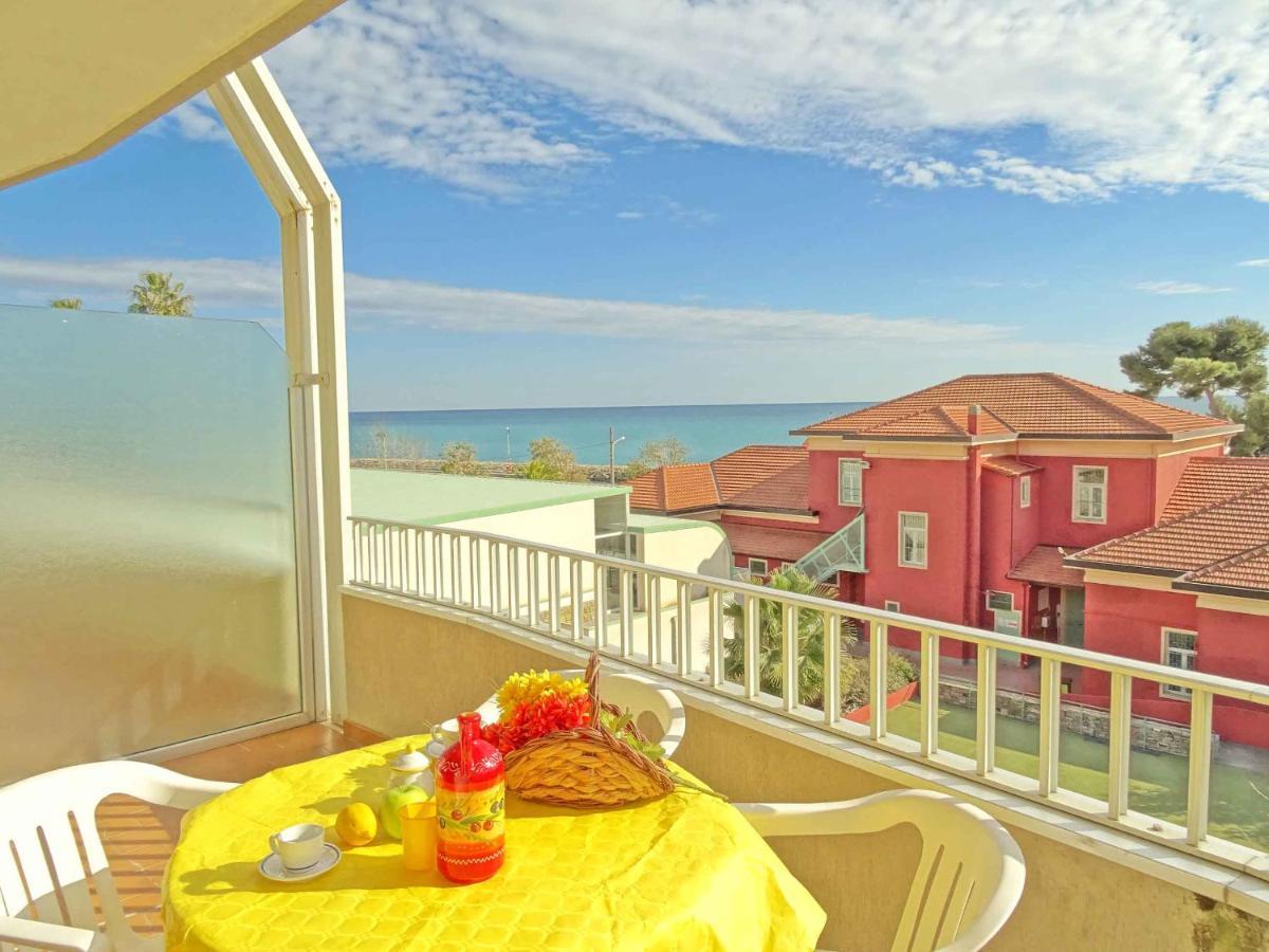 Casa Vacanze Stelle Marine Santo Stefano al Mare Exterior foto